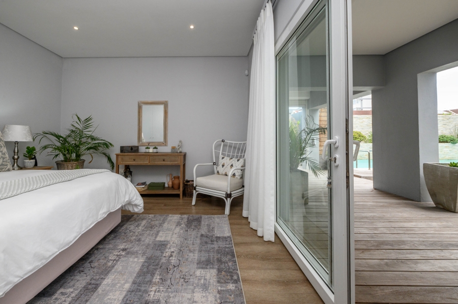 4 Bedroom Property for Sale in Summerstrand Eastern Cape